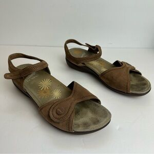 Dansko Iris Nubuck Sandals Women's Size 10 or EU Size 40 Shoes Beige Slingback